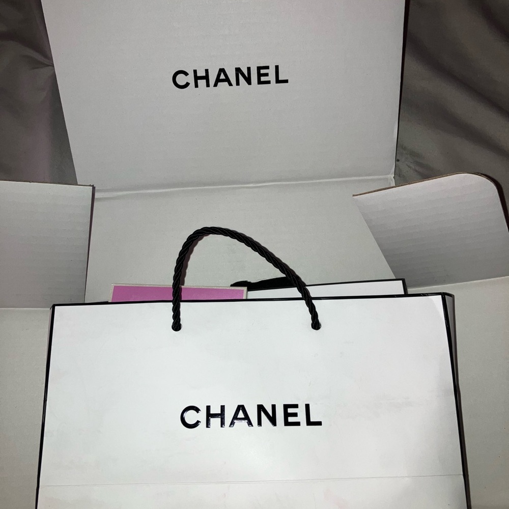 Chanel Shopping bag